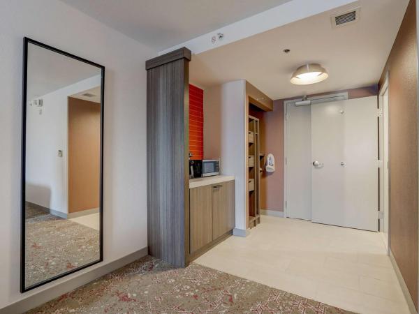 Hilton Garden Inn Indianapolis Northwest : photo 5 de la chambre chambre lit king-size avec baignoire - accessible aux personnes à mobilité réduite