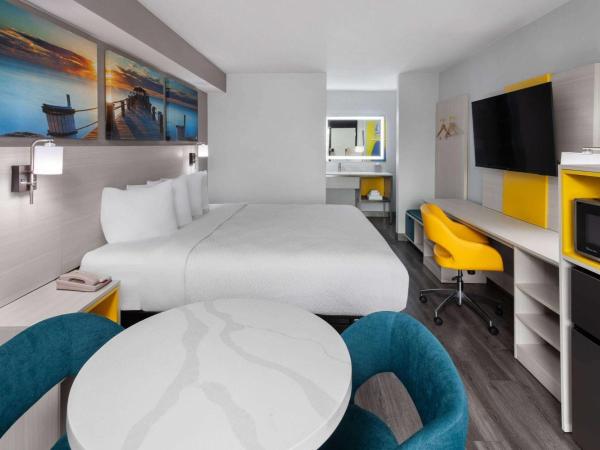 Days-Inn by Wyndham Baltimore Northwest : photo 1 de la chambre chambre lit king-size deluxe - non-fumeurs