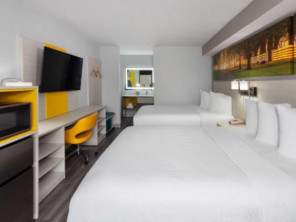 Days-Inn by Wyndham Baltimore Northwest : photo 1 de la chambre chambre 2 lits queen-size - non-fumeurs