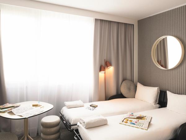 Novotel Bordeaux Lac : photo 5 de la chambre chambre supérieure avec lit queen-size et canapé-lit double