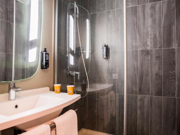 ibis Paris Bercy Village : photo 5 de la chambre chambre standard non fumeur avec un lit double