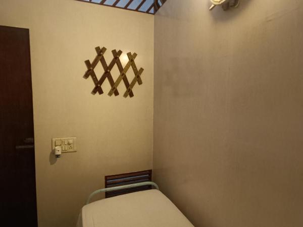 Hostel Vasantashram CST Mumbai : photo 4 de la chambre chambre simple avec salle de bains commune