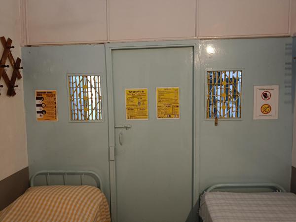 Hostel Vasantashram CST Mumbai : photo 2 de la chambre lit dans dortoir 6 lits