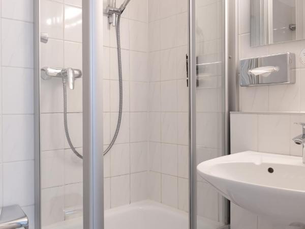 Hotel Astra : photo 2 de la chambre single room basement floor