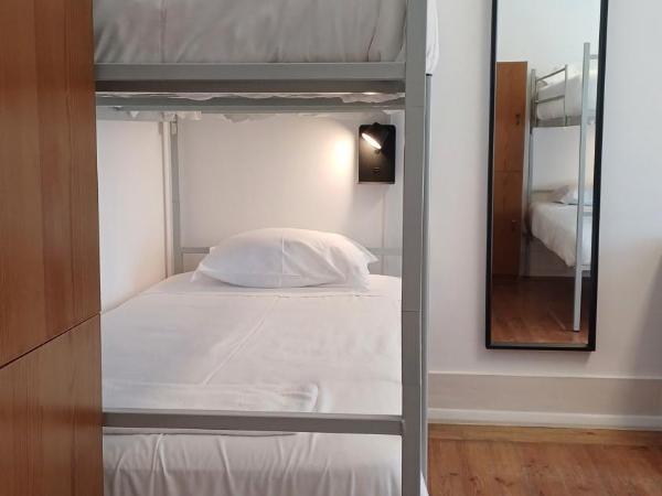 HI Coimbra - Pousada de Juventude : photo 1 de la chambre dortoir pour femmes 4 lits