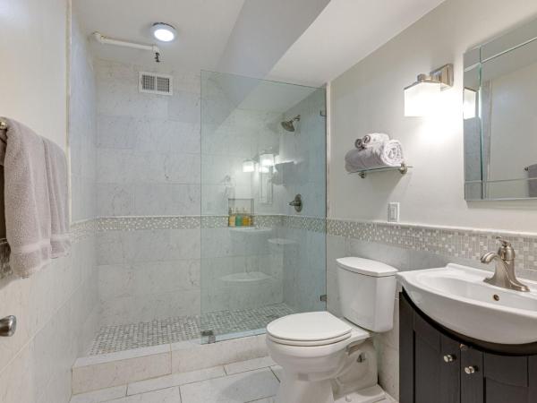 Nashville Riverfront Lofts : photo 4 de la chambre downtown 2 bedroom loft w/kitchen, living room, & pool table - unit 8