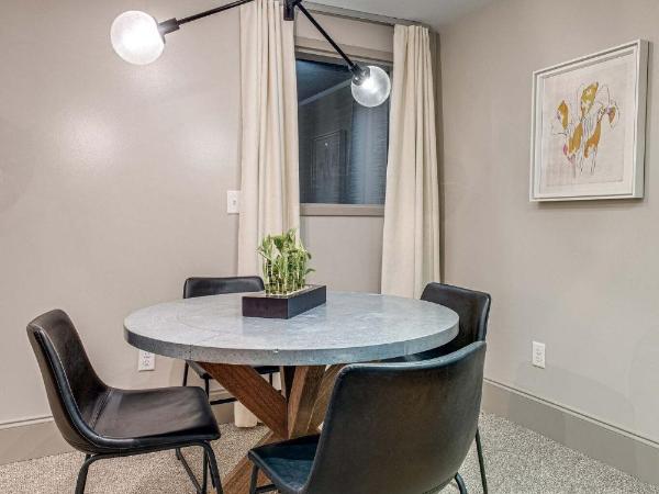 Nashville Riverfront Lofts : photo 6 de la chambre downtown deluxe king suite w/kitchen – unit 6