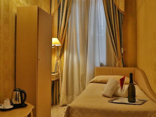 Hotel Noemi : photo 6 de la chambre chambre simple