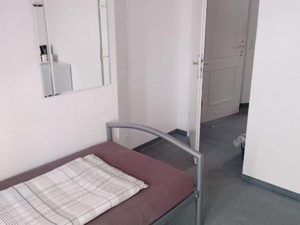Pension für Monteure in Dresden, Zimmer mit eigenem Bad und großer Gemeinschaftsküche : photo 2 de la chambre chambre triple deluxe