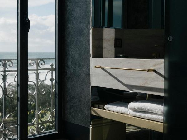 Vila Foz Hotel & SPA - member of Design Hotels : photo 9 de la chambre suite lit king-size - vue sur océan