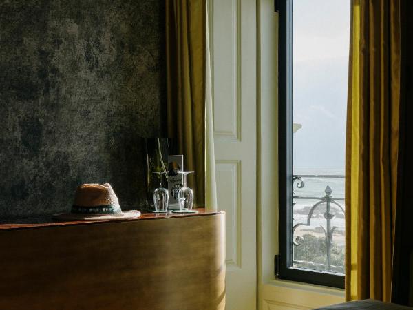 Vila Foz Hotel & SPA - member of Design Hotels : photo 7 de la chambre suite lit king-size - vue sur océan