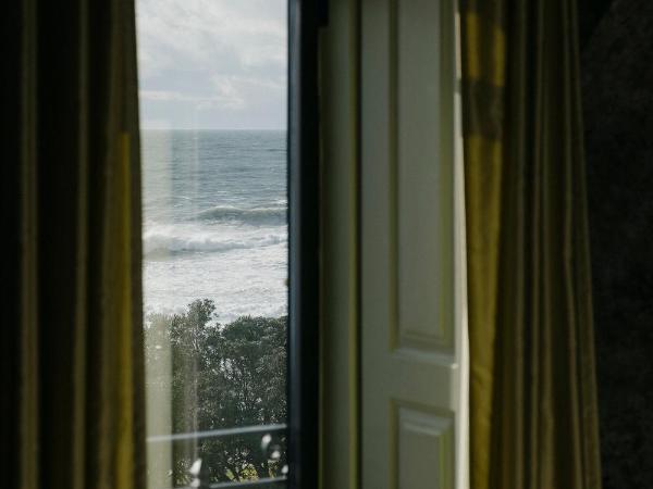Vila Foz Hotel & SPA - member of Design Hotels : photo 6 de la chambre suite lit king-size - vue sur océan