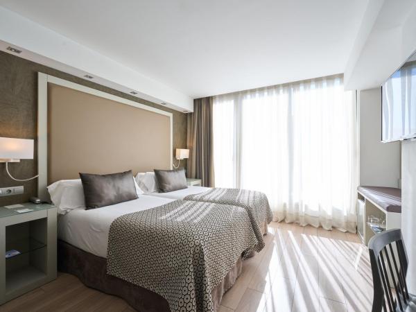 Catalonia Square 4* Sup : photo 4 de la chambre chambre double ou lits jumeaux supérieure avec terrasse
