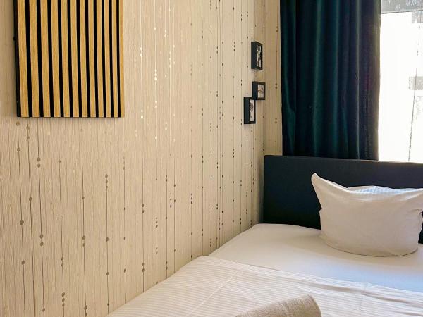 Pension Am Park : photo 5 de la chambre chambre simple basique avec salle de bains commune