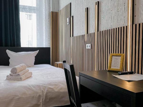 Pension Am Park : photo 2 de la chambre chambre simple basique avec salle de bains commune