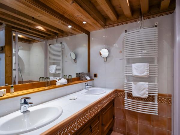 Relais et Châteaux - Les Bas-Rupts : photo 1 de la chambre chambre lit king-size standard