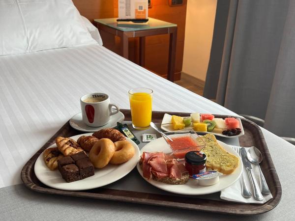 Silken Monumental Naranco : photo 8 de la chambre suite junior avec balcon