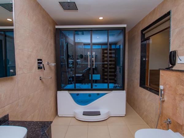 Hotel Pokhara Village & SPA : photo 2 de la chambre suite room with steam and jacuzzi