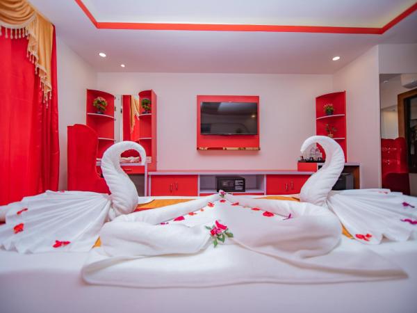 Hotel Pokhara Village & SPA : photo 5 de la chambre suite lune de miel avec bain à remous