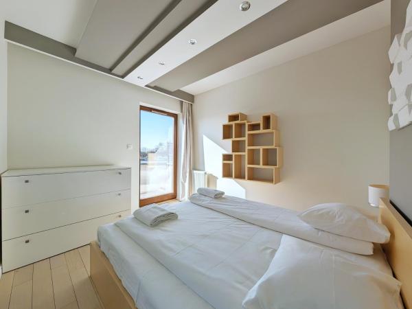 Turnau City Aparthotel : photo 6 de la chambre suite with terrace and city view