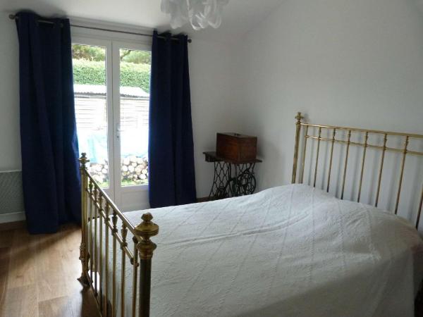 Villa Alluro : photo 2 de la chambre 2 chambres doubles adjacentes avec salle de bains commune 