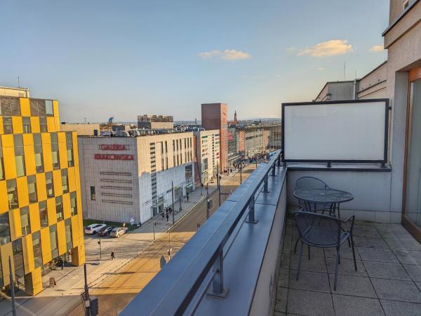 Turnau City Aparthotel : photo 2 de la chambre suite junior avec terrasse