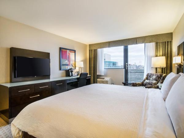 Holiday Inn Vancouver-Centre Broadway, an IHG Hotel : photo 5 de la chambre chambre king standard avec balcon