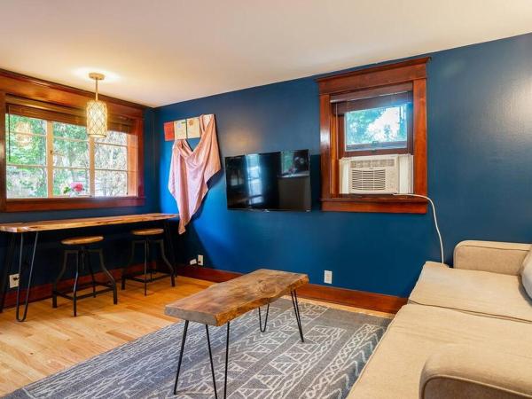 Charming 1bd Suite in Capitol Hill - Foxglove Inn : photo 5 de la chambre appartement