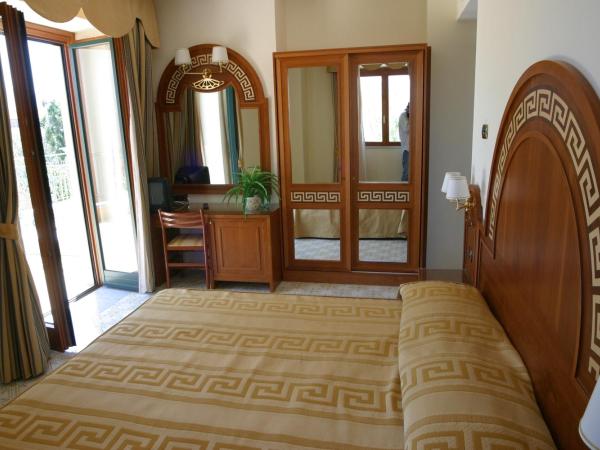 Hotel Villa Igea : photo 3 de la chambre chambre double avec balcon - vue sur mer