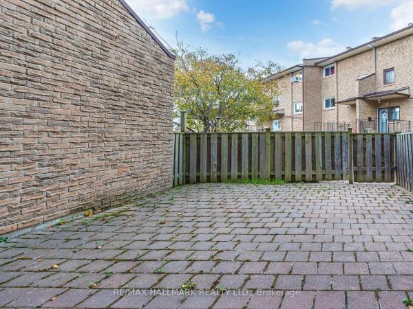 Cozy Town house : photo 9 de la chambre chambre double ou lits jumeaux avec salle de bains commune