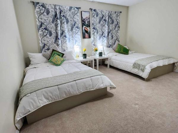 Cozy Town house : photo 5 de la chambre chambre double ou lits jumeaux avec salle de bains commune