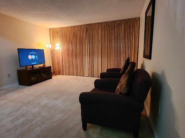 Cozy Town house : photo 8 de la chambre chambre double ou lits jumeaux avec salle de bains commune