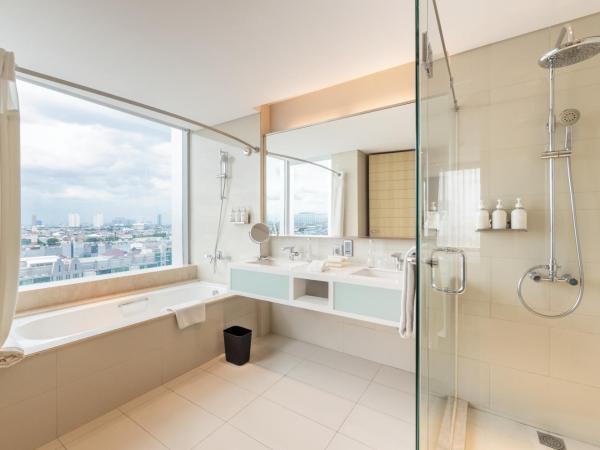 DoubleTree by Hilton Jakarta Kemayoran : photo 4 de la chambre suite deluxe avec lit king-size