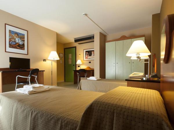 Albergo Athenaeum : photo 9 de la chambre chambre triple