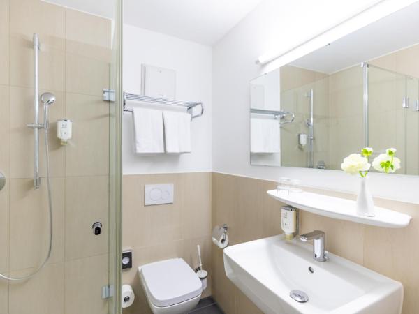 Hotel Imperial : photo 4 de la chambre chambre double confort avec canapé-lit