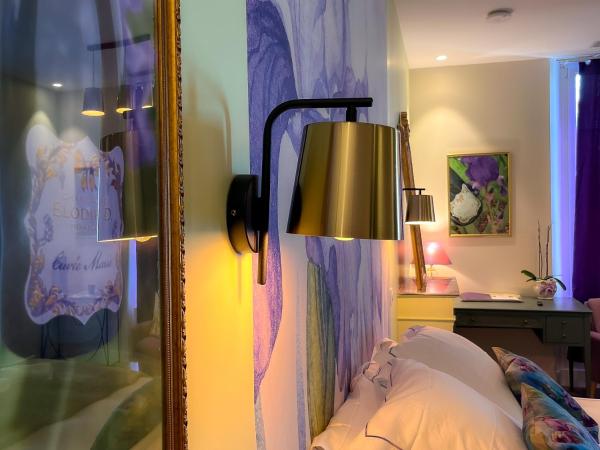 La Demeure d'Élodie : photo 2 de la chambre chambre lit king-size avec baignoire spa