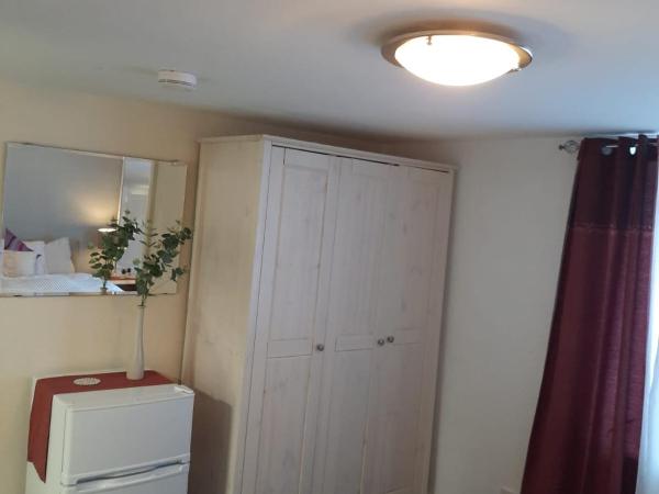 Beulah Serviced bedrooms : photo 2 de la chambre chambre double avec salle de bains privative