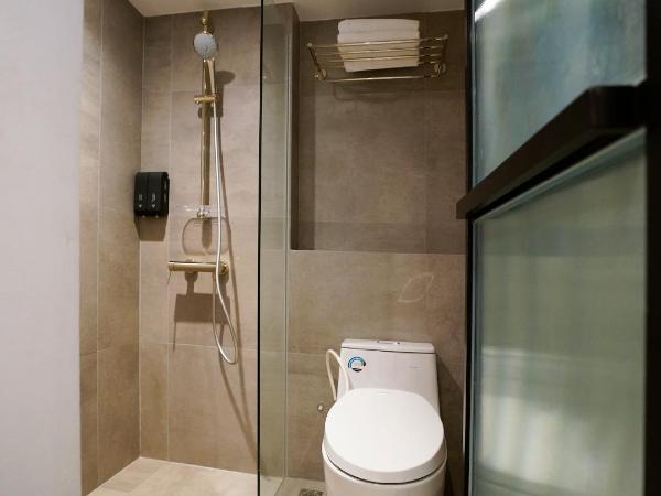 ST Signature Bugis Middle, SHORT OVERNIGHT, 11 hours 8PM-7AM : photo 8 de la chambre deluxe room, window, short overnight, 11hrs:8pm-7am