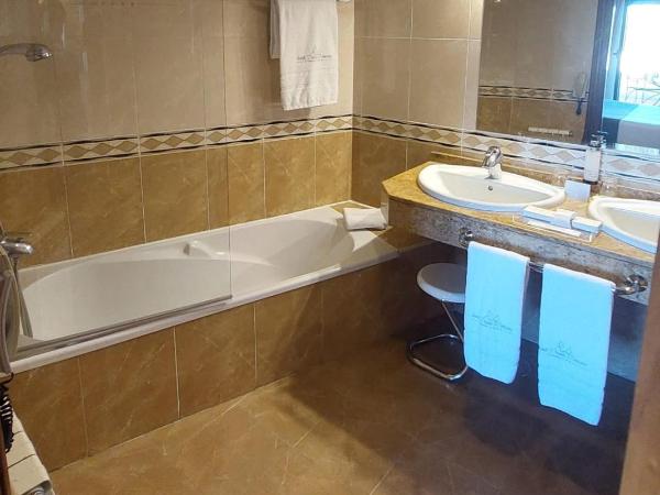 Hotel Ele Puente Romano de Salamanca : photo 1 de la chambre chambre double avec terrasse