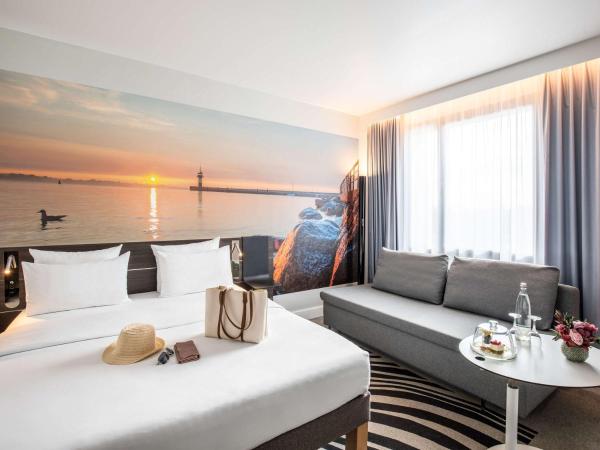Novotel Hamburg City Alster : photo 6 de la chambre chambre double supérieure avec canapé