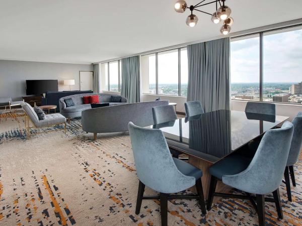 Hilton Atlanta : photo 2 de la chambre hébergement le plus spacieux avec salon - Étage exécutif