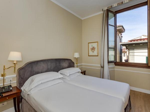 FH55 Hotel Calzaiuoli : photo 4 de la chambre chambre double ou lits jumeaux classique – vue sur ville