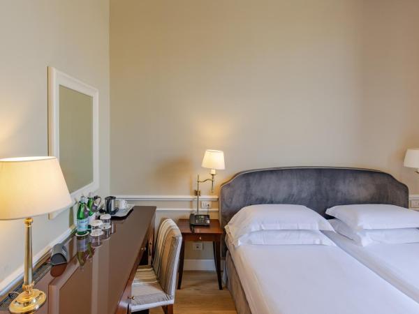 FH55 Hotel Calzaiuoli : photo 6 de la chambre chambre double ou lits jumeaux classique – vue sur ville