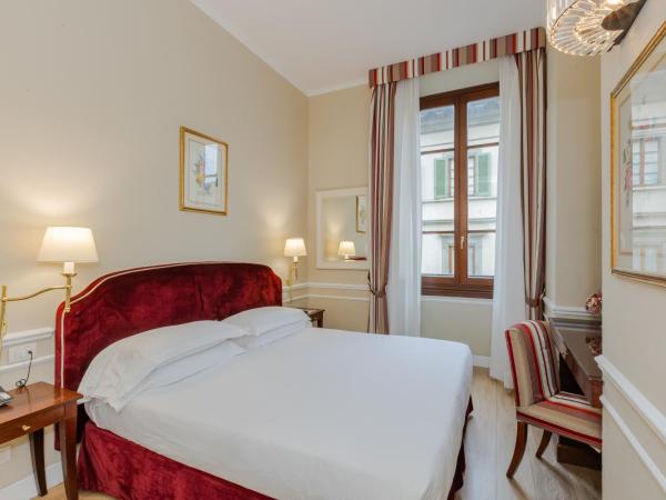 FH55 Hotel Calzaiuoli : photo 1 de la chambre chambre double ou lits jumeaux classique – vue sur ville
