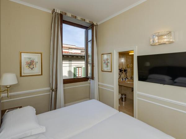 FH55 Hotel Calzaiuoli : photo 3 de la chambre chambre double ou lits jumeaux classique – vue sur ville