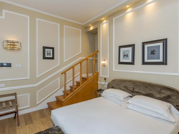 FH55 Hotel Calzaiuoli : photo 3 de la chambre chambre double ou lits jumeaux supérieure avec vue sur ville