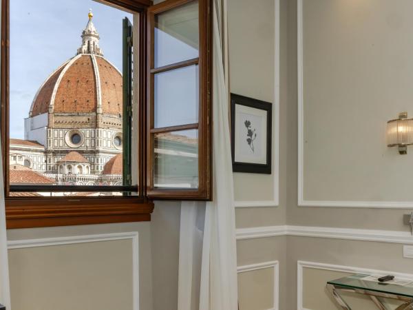 FH55 Hotel Calzaiuoli : photo 6 de la chambre prestige double or twin room with cathedral view