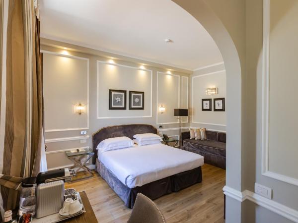 FH55 Hotel Calzaiuoli : photo 3 de la chambre prestige double or twin room with city view