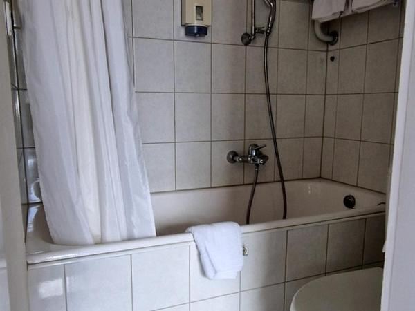 Soldanella : photo 5 de la chambre chambre double ou lits jumeaux - vue sur lac