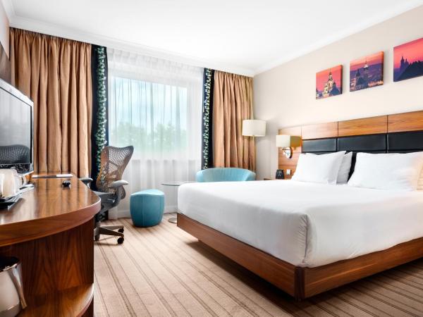 Hilton Garden Inn Krakow : photo 1 de la chambre chambre lit king-size